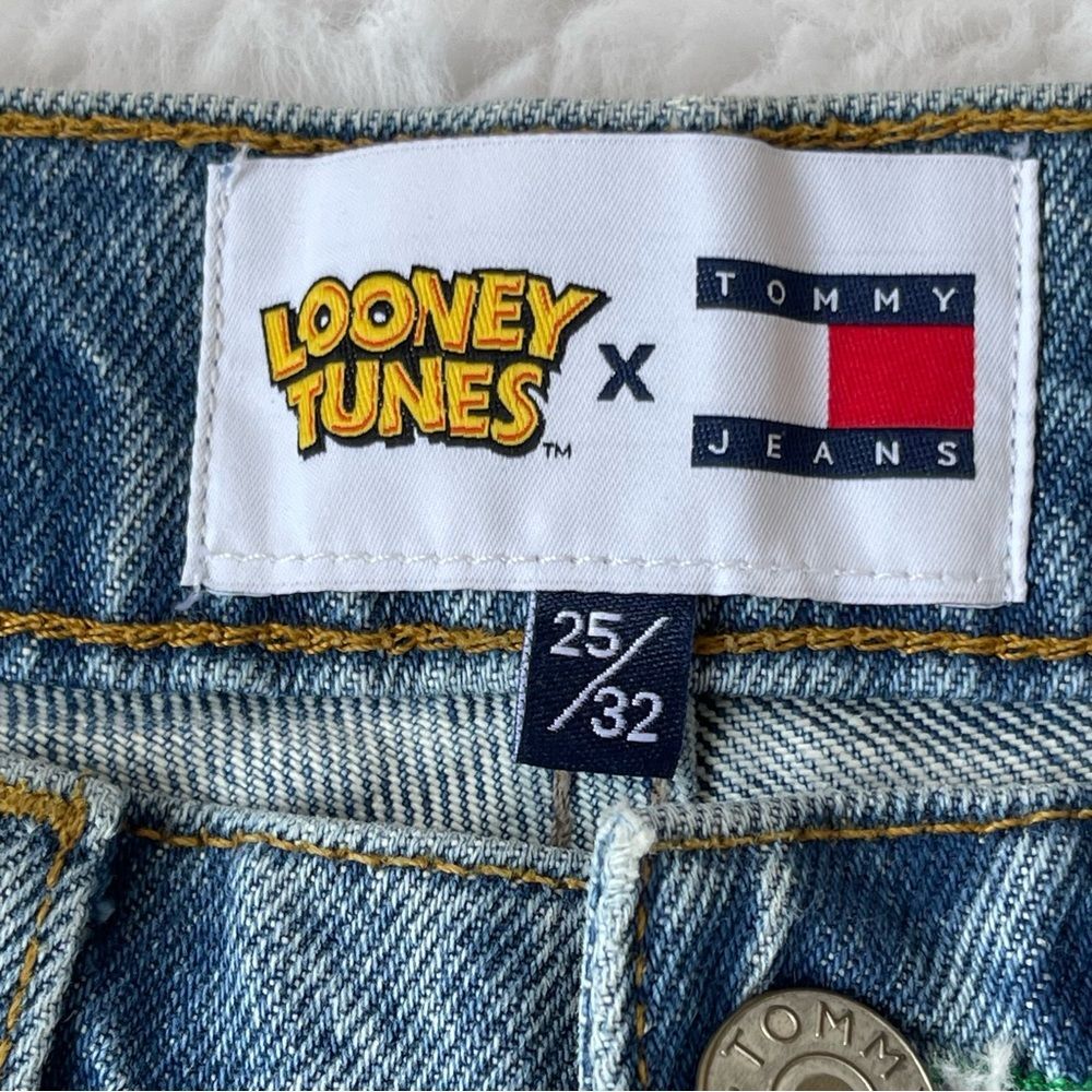 RARE Tommy Jeans x Looney Tunes Embroidered High Rise Jeans - Size 25/32 - Picture 7 of 16